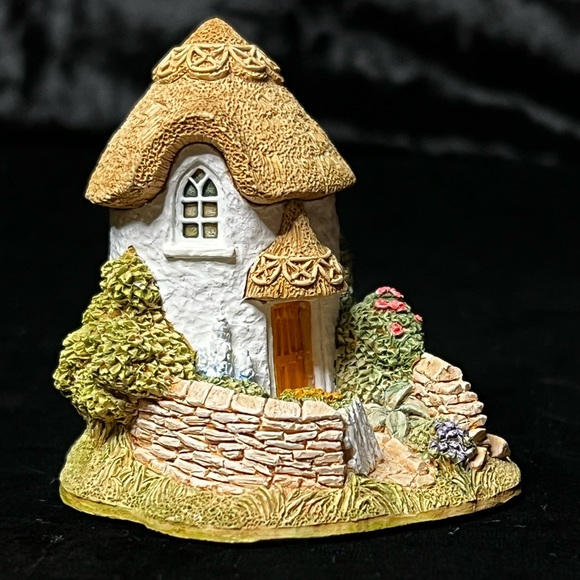Lilliput Lane | Thimble Cottage | Collectors' Club - Picture 4 of 13